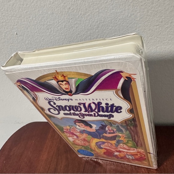 Disney Masterpiece Collection Snow White And The Seven Dwarfs (VHS) NEW IN BOX - Picture 3 of 9